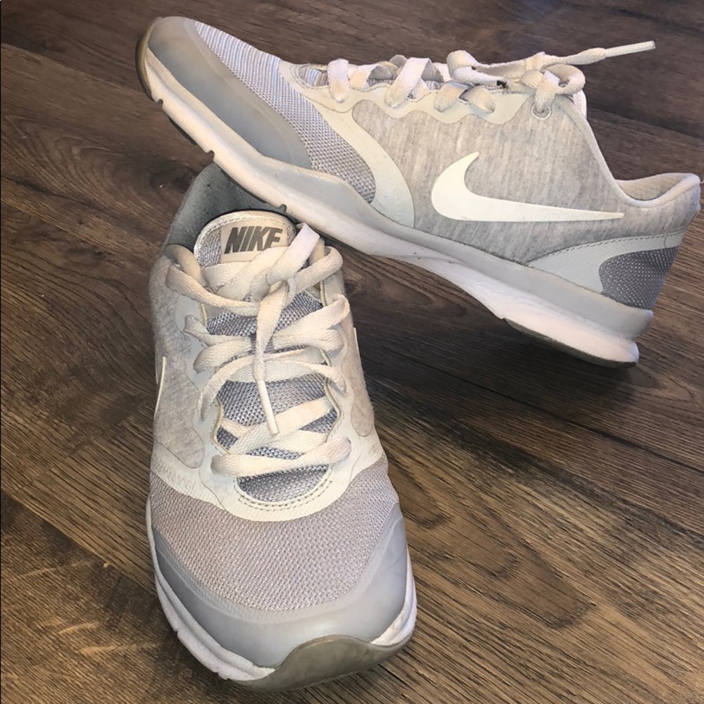 Gray sweater Nike sneakers